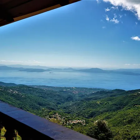 Отель Chania 3*