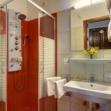 Otel Chania 3*